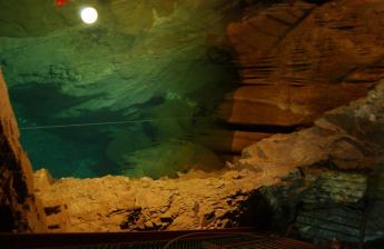이나즈미 수중 종유동굴